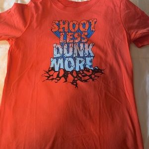 Nike Boys Tee Medium EUC No Dryer